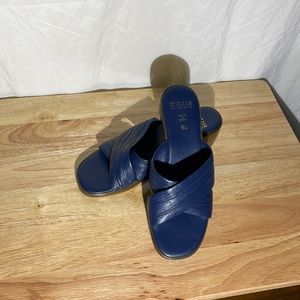 Italian Shoemakers made in Italy Navy blue sandal size 6.5